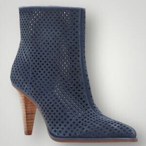 New Vince Camuto YOLANDAL Booties Lazer Cut Blue Suede w/ Zipper, Wm's 6